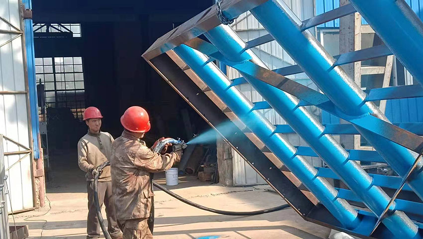 礦山設備耐磨聚脲噴涂機